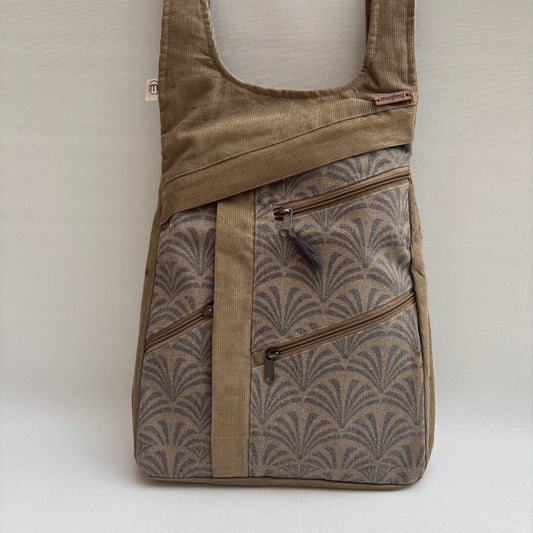 Mochila Multibolsillos Antirrobo "Katmandú" Camel · Pieza núm. 16501