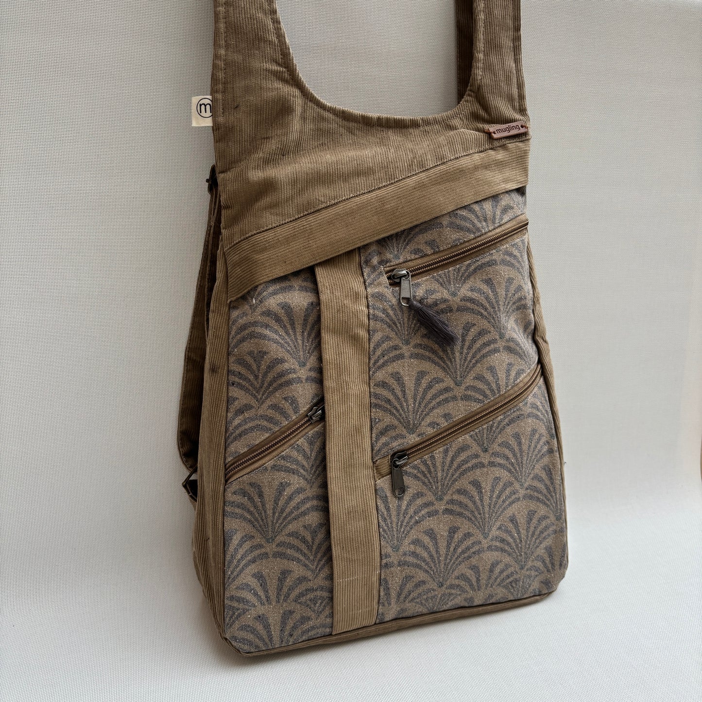 Mochila Multibolsillos Antirrobo "Katmandú" Camel · Pieza núm. 16501