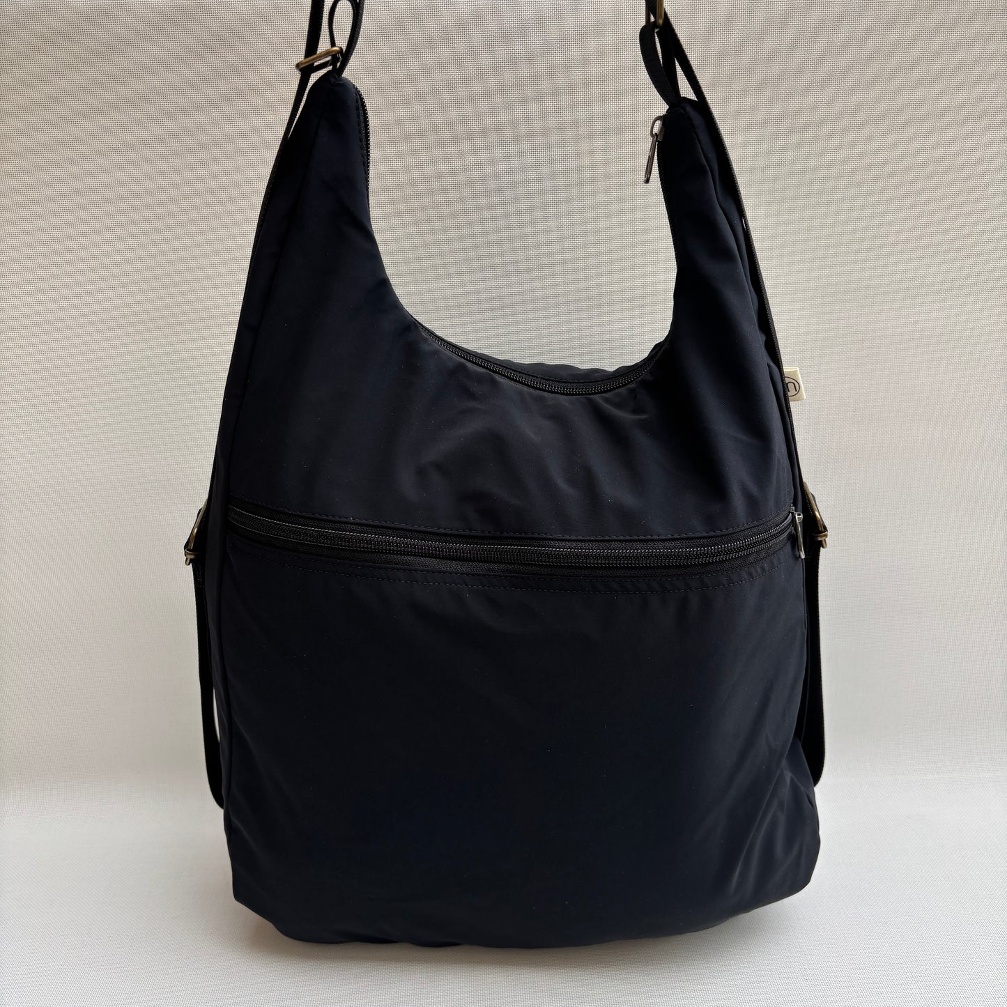 Mochila - Bolso - Tote Bag - Impermeable · Mutifunción · "Nepal" Color Negro · Súper ligera · Pieza 16714