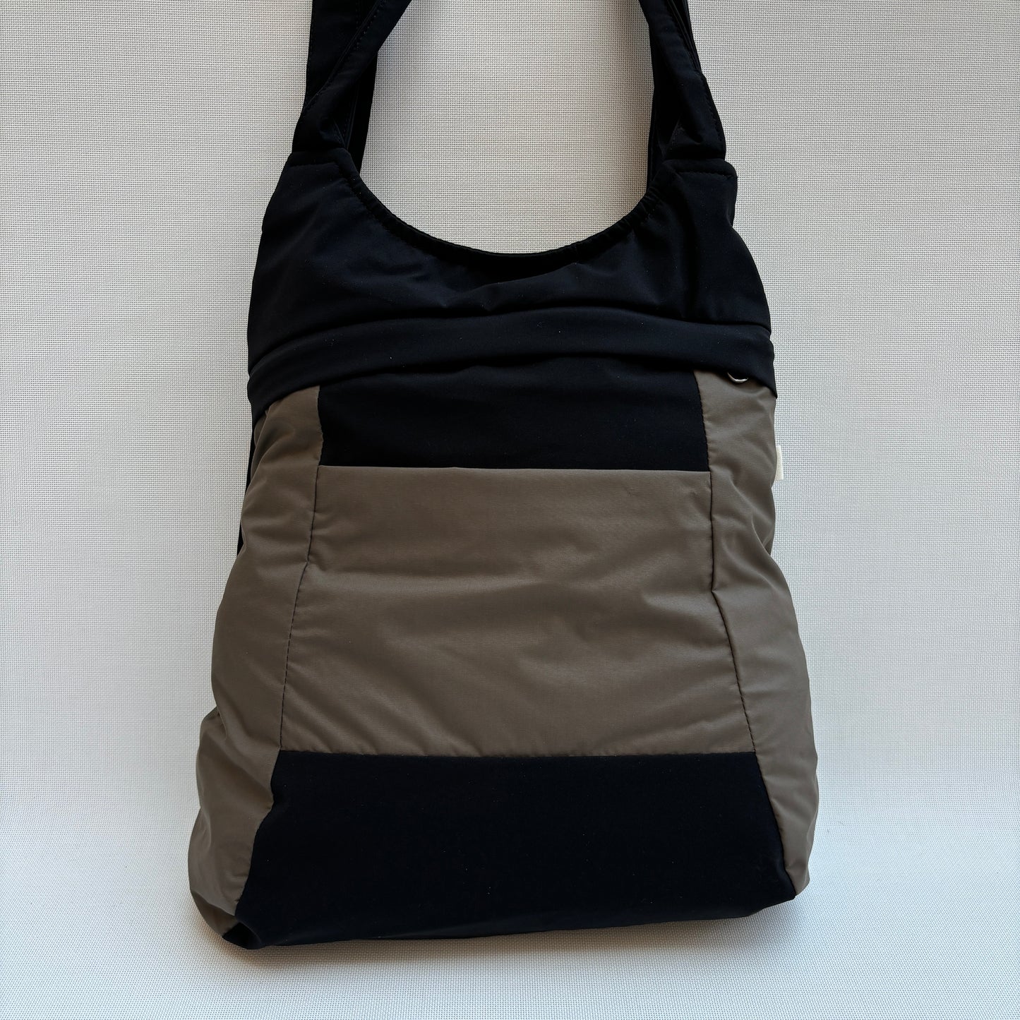 Mochila Impermeable "Everest" Color Taupe · Súper ligera · Pieza 15850