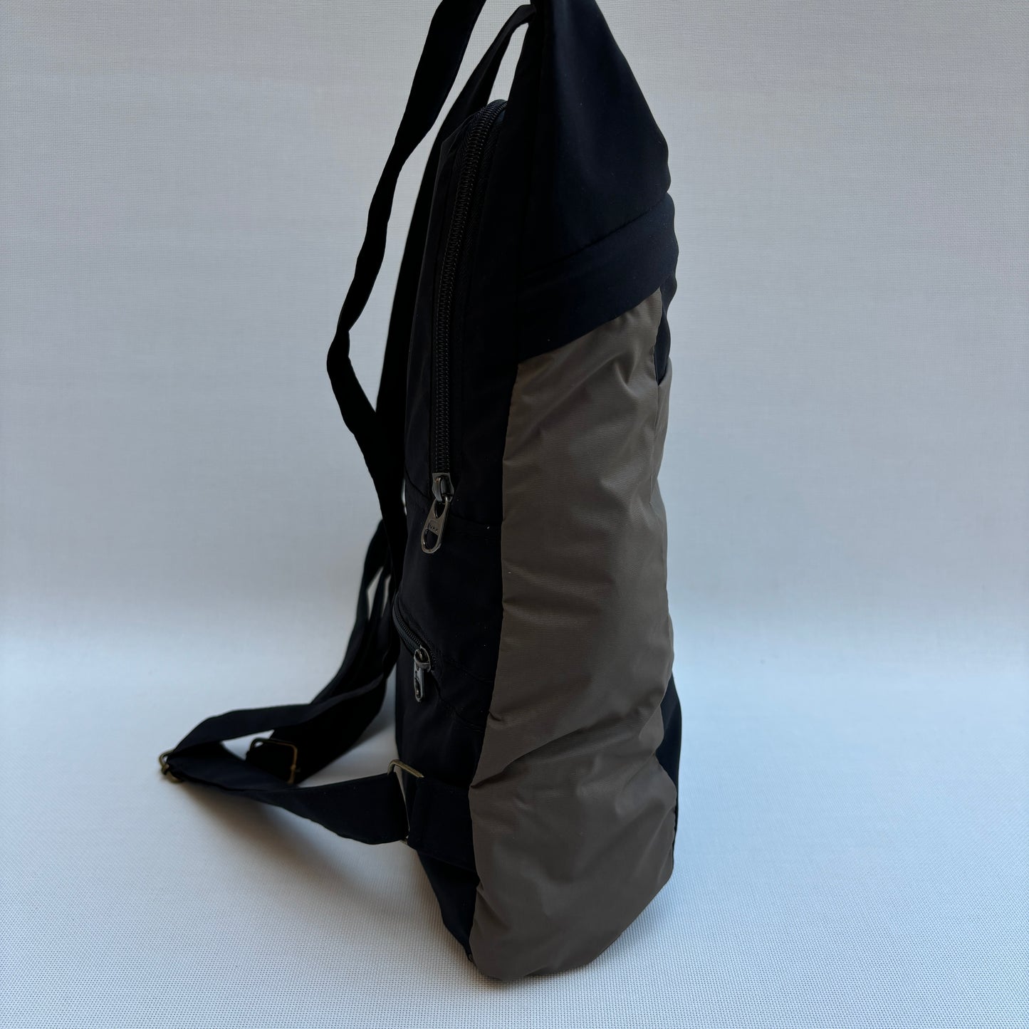 Mochila Impermeable "Everest" Color Taupe · Súper ligera · Pieza 15850