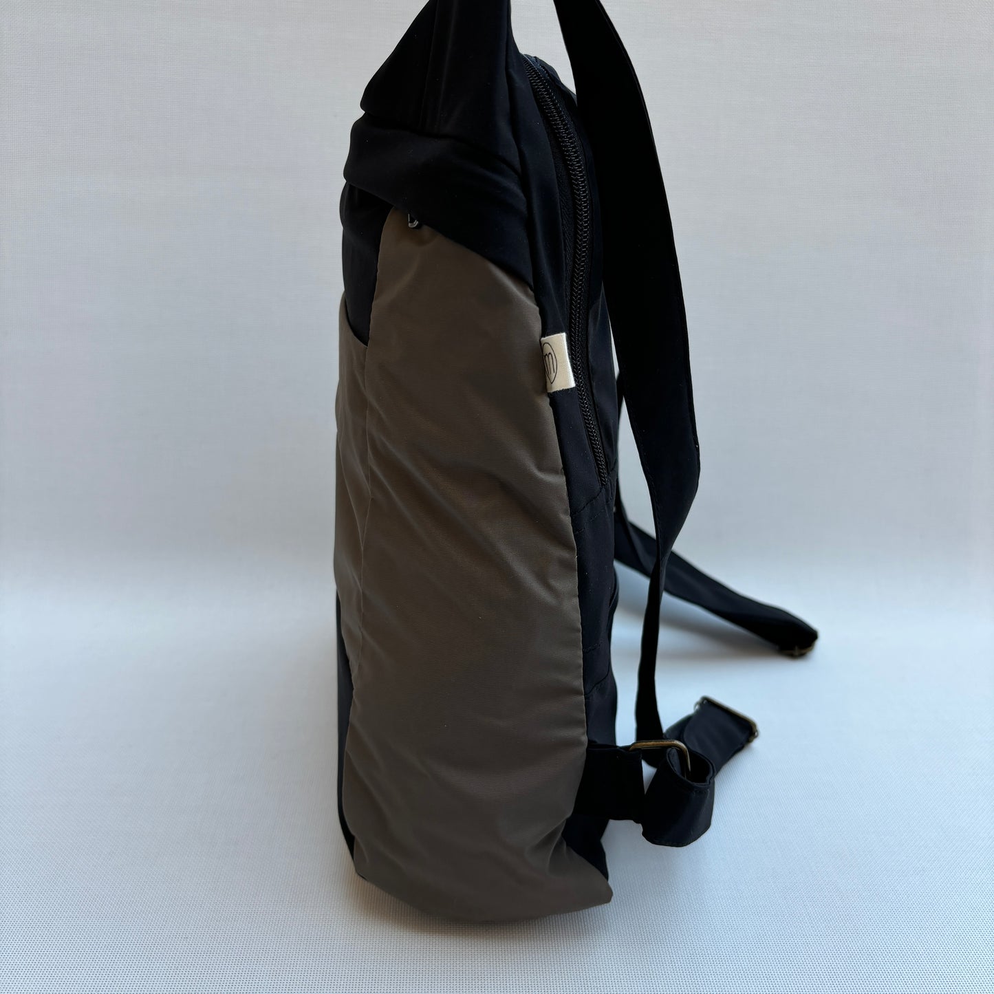 Mochila Impermeable "Everest" Color Taupe · Súper ligera · Pieza 15850