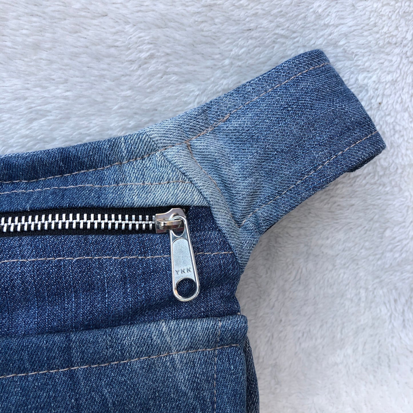 "Irregular" Recycled Jeans Einzelstück Nr. 7134