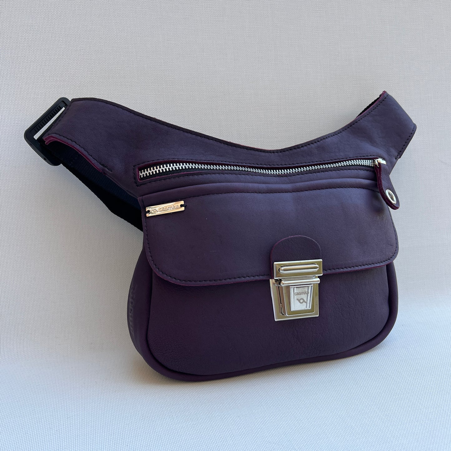 Classic Dark Purple · Piel natural BioCuir® · Pieza Exclusiva Núm. 12164