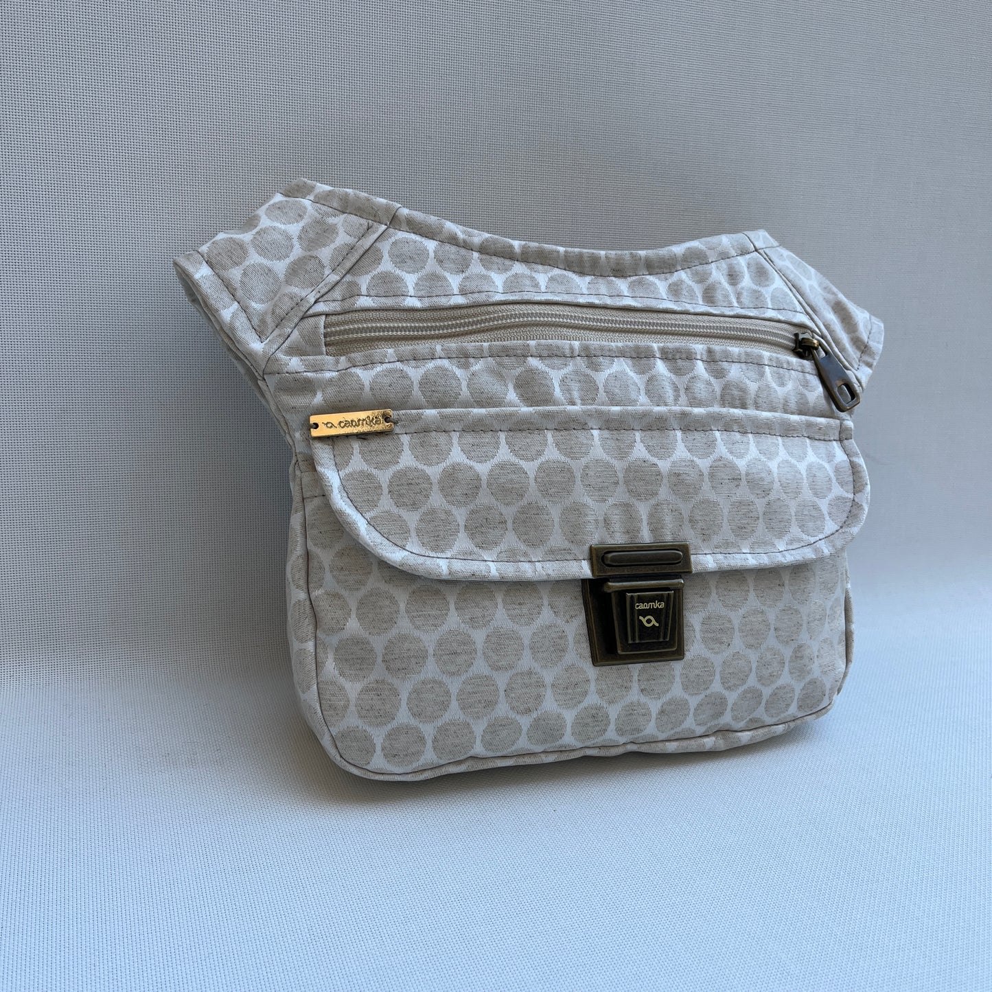 Chic Dots + Gesäßtasche · Wasserdichtes, harzbeschichtetes Gewebe · Einzelstück Nr. 12300