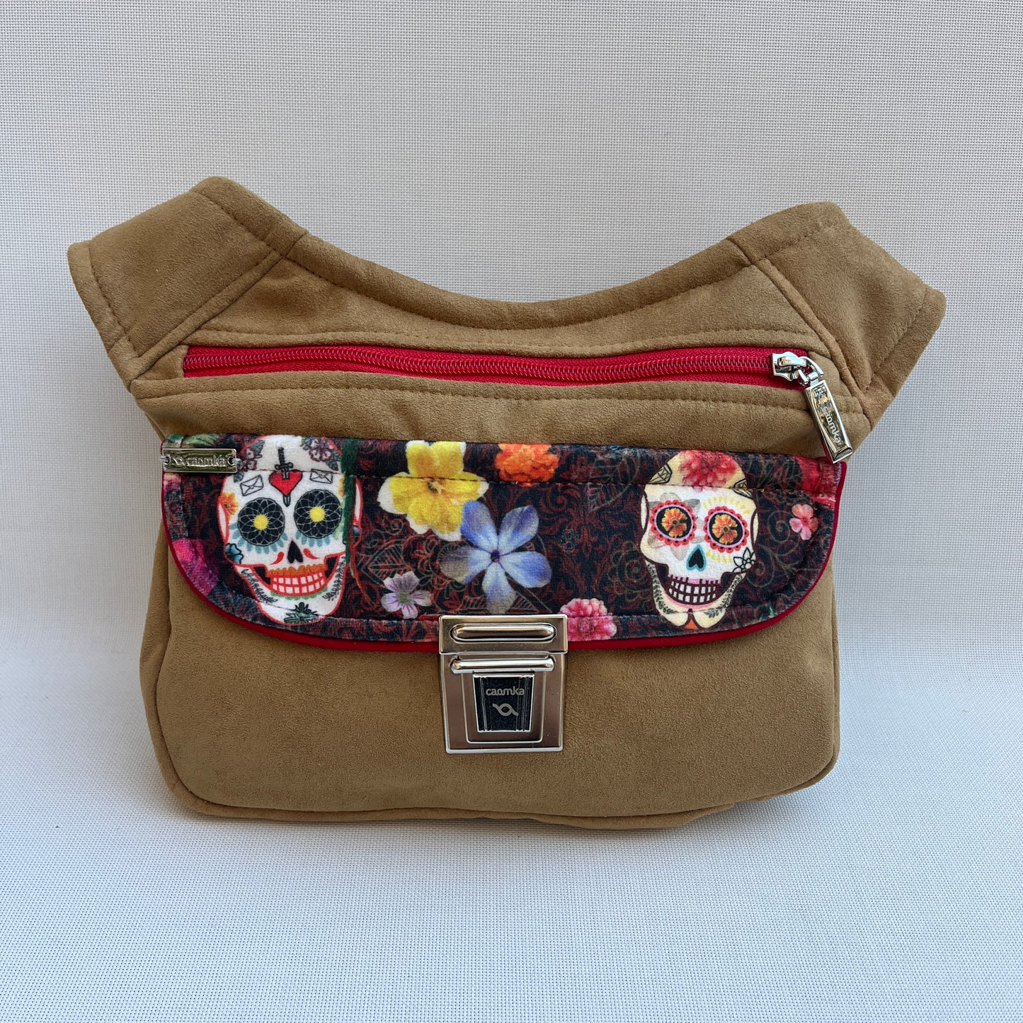 Spezielles Brown &amp; Skulls Suede + Gesäßtasche Einzelstück Nr. 13396