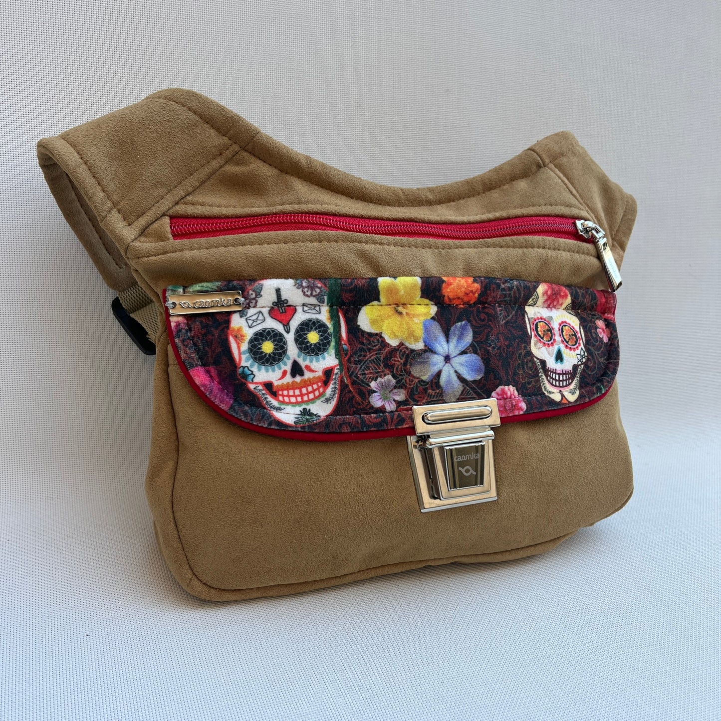 Spezielles Brown &amp; Skulls Suede + Gesäßtasche Einzelstück Nr. 13396