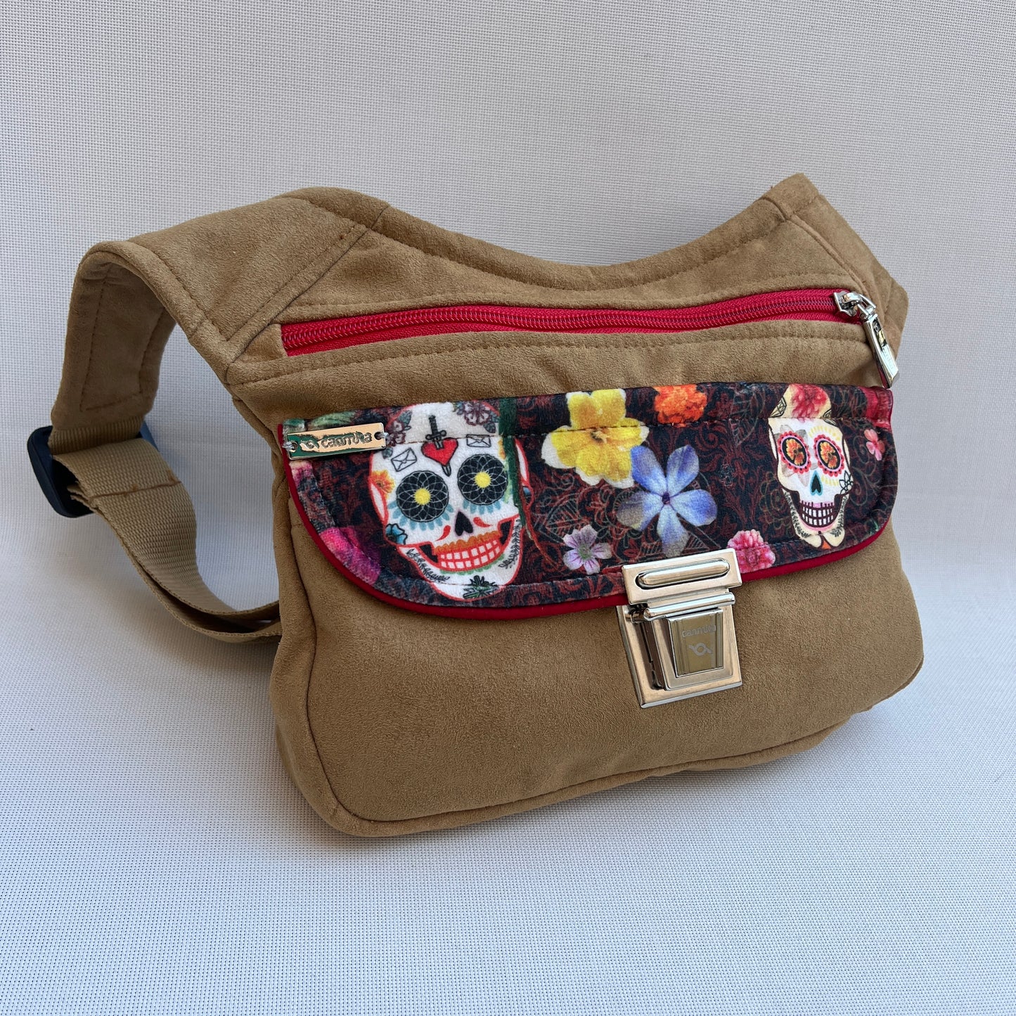 Spezielles Brown &amp; Skulls Suede + Gesäßtasche Einzelstück Nr. 13396